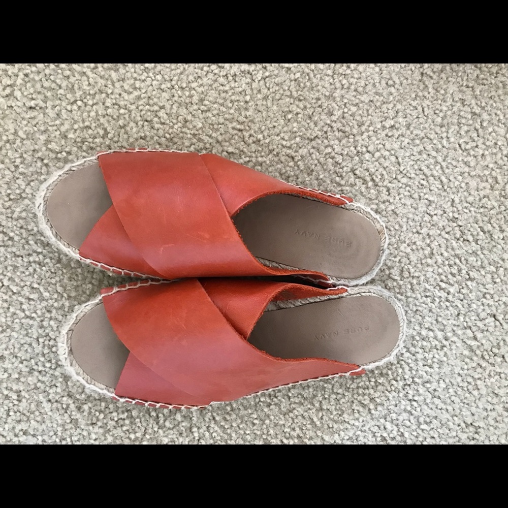 Flat espadrilles. Orange. Leather.